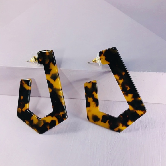 🆑 Large Flat Angled Hoop in Tortoise - Picture 3 of 5